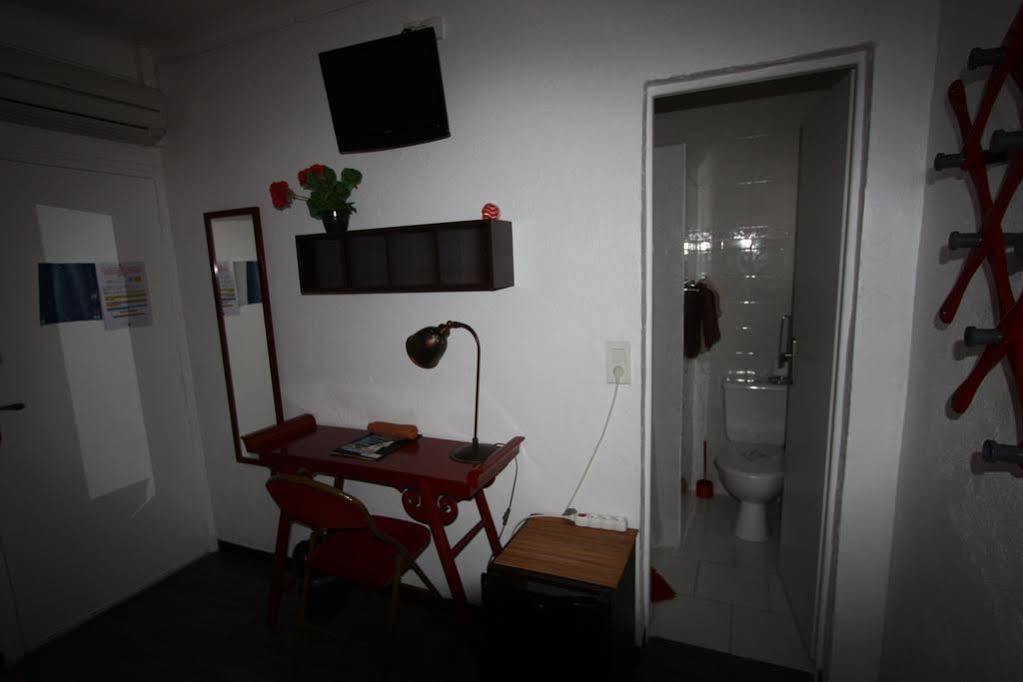 Hotel Clair Logis أرجيليه- سور- مير المظهر الخارجي الصورة